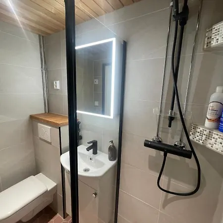 Beard Avenue Apartment *